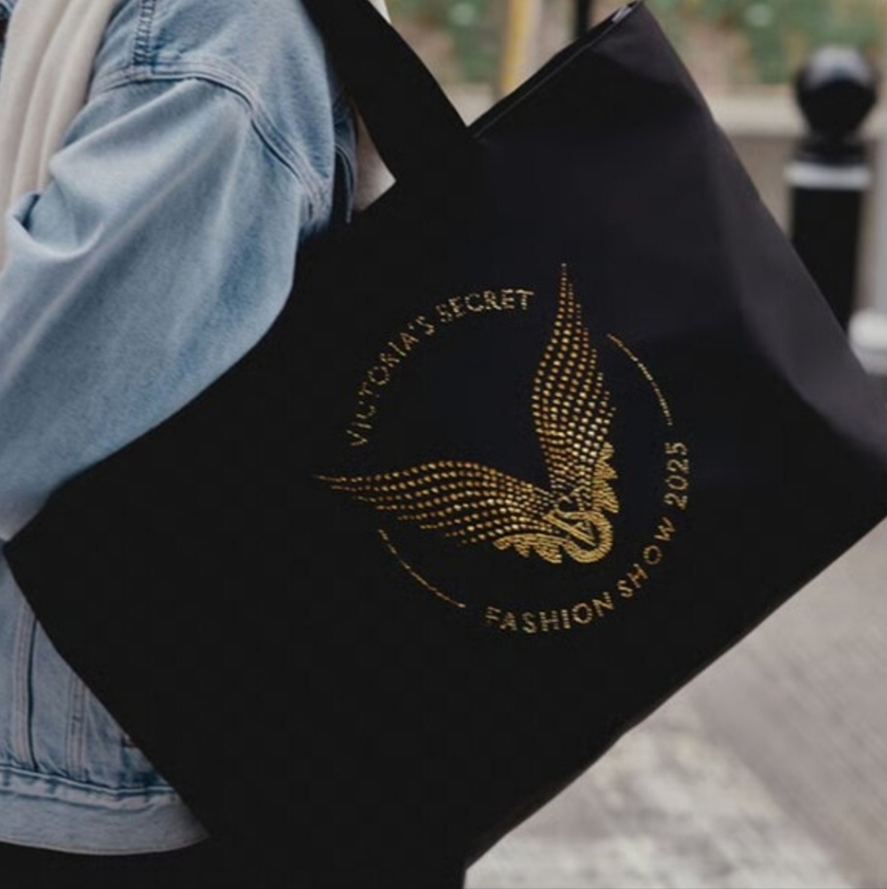 NWT Victoria's Secret 2025 Fashion Show Black Angel Wings Large Tote Bag - Picture 2 of 10